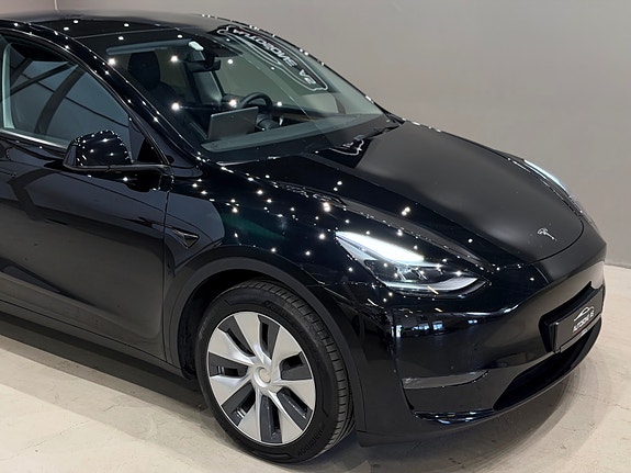 Tesla Model Y 4 of 30