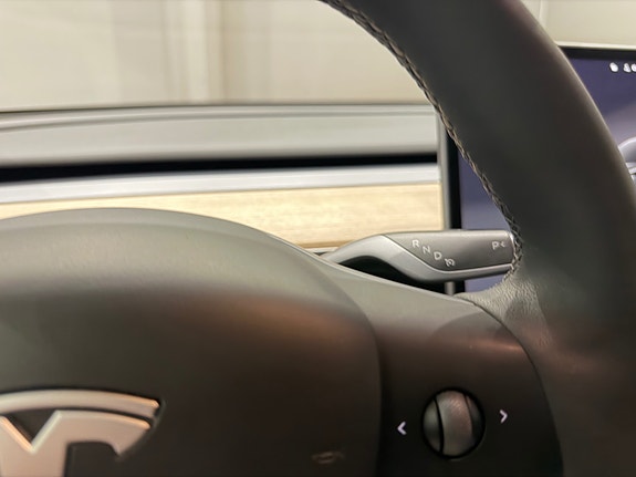 Tesla Model Y 27 of 30