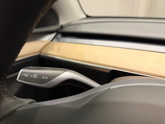 Tesla Model Y 29 of 30