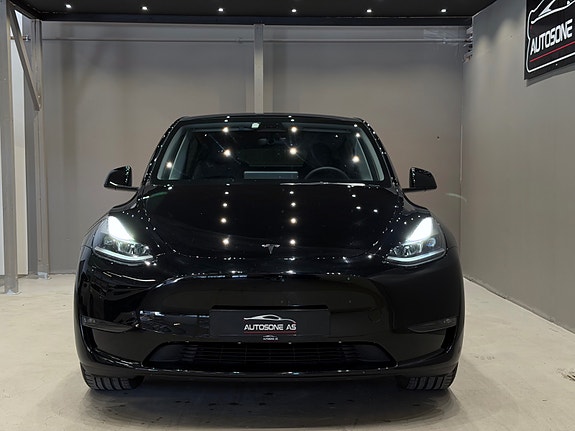 Tesla Model Y 3 of 30