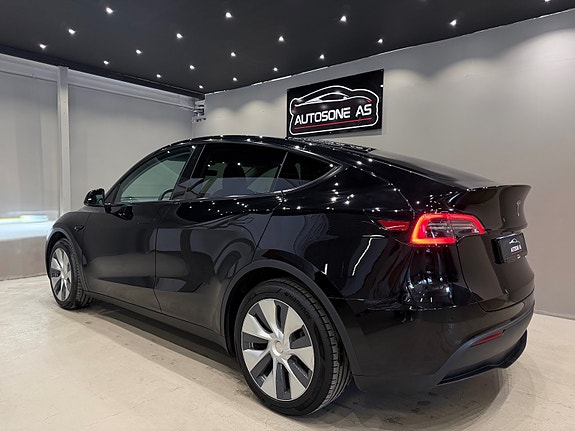 Tesla Model Y 8 of 30