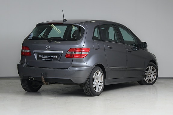 Mercedes-Benz B180 2 of 22