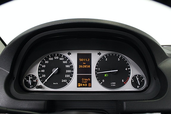 Mercedes-Benz B180 11 of 22