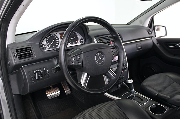 Mercedes-Benz B180 9 of 22