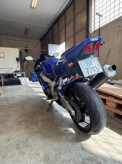 Yamaha YZF-R1 5 of 7