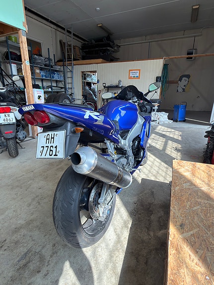 Yamaha YZF-R1 4 of 7