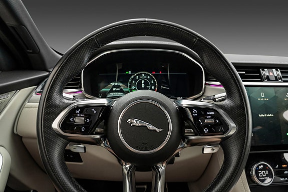 Jaguar F-PACE 11 of 27
