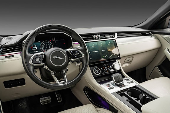 Jaguar F-PACE 23 of 27