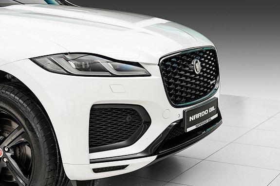Jaguar F-PACE 2 of 27