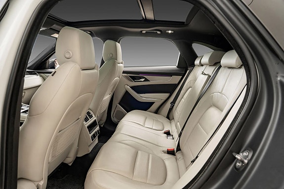 Jaguar F-PACE 22 of 27