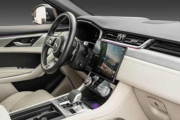 Jaguar F-PACE 25 of 27