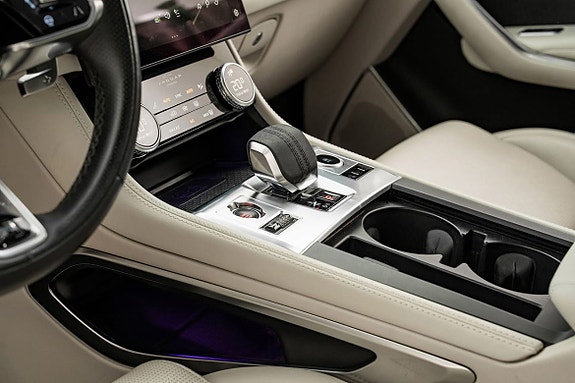 Jaguar F-PACE 19 of 27