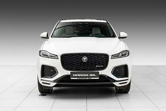 Jaguar F-PACE 3 of 27