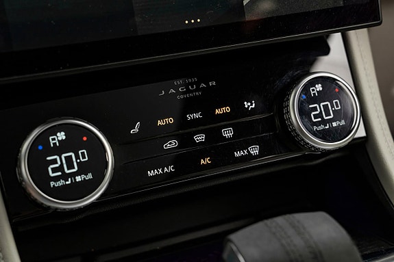 Jaguar F-PACE 15 of 27