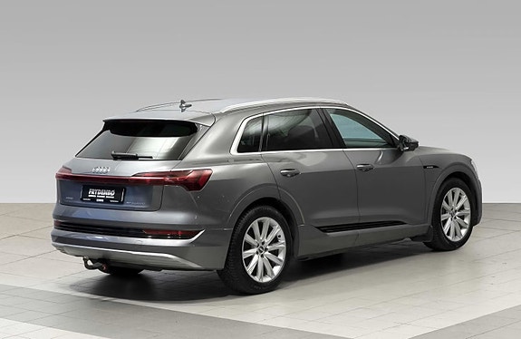 Audi e-tron 3 of 6