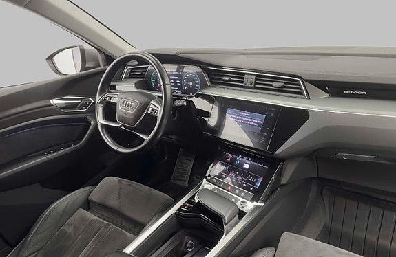 Audi e-tron 5 of 6