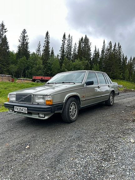 Volvo 760 2 of 13