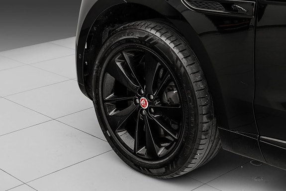 Jaguar F-PACE 7 of 30
