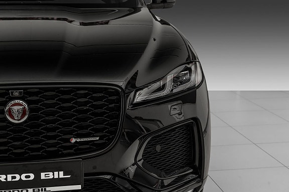 Jaguar F-PACE 4 of 30