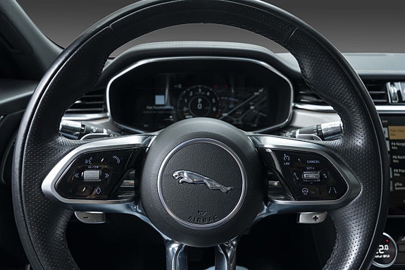 Jaguar F-PACE 21 of 30