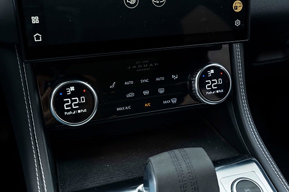 Jaguar F-PACE 18 of 30