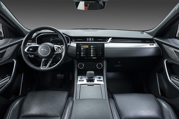 Jaguar F-PACE 27 of 30