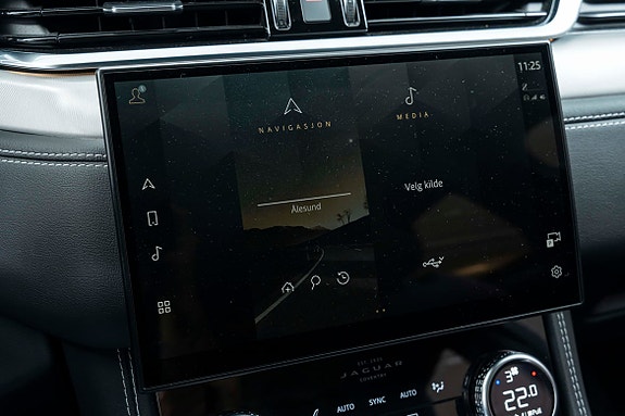Jaguar F-PACE 12 of 30