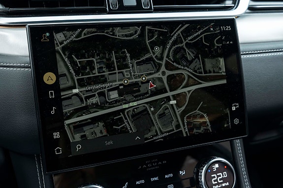 Jaguar F-PACE 13 of 30