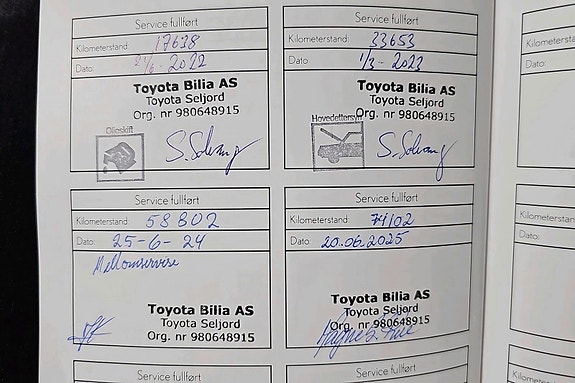 Lexus UX300e 25 of 25