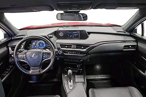 Lexus UX300e 6 of 25