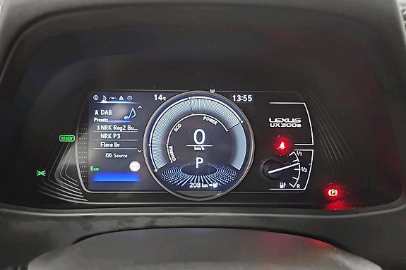Lexus UX300e 10 of 25