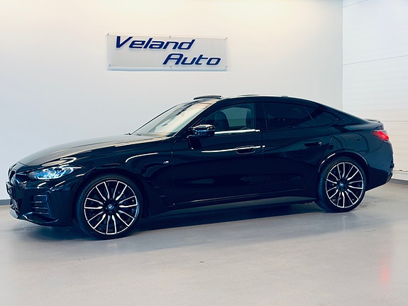 BMW i4 3 of 30