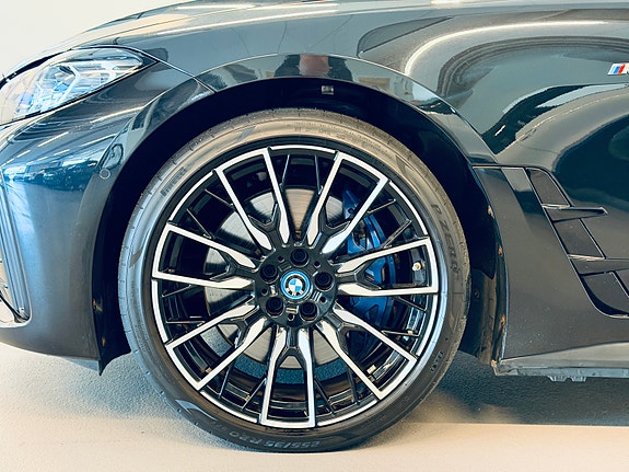BMW i4 8 of 30