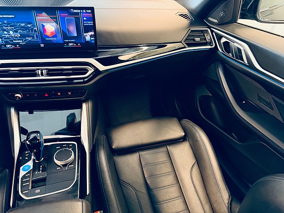 BMW i4 11 of 30