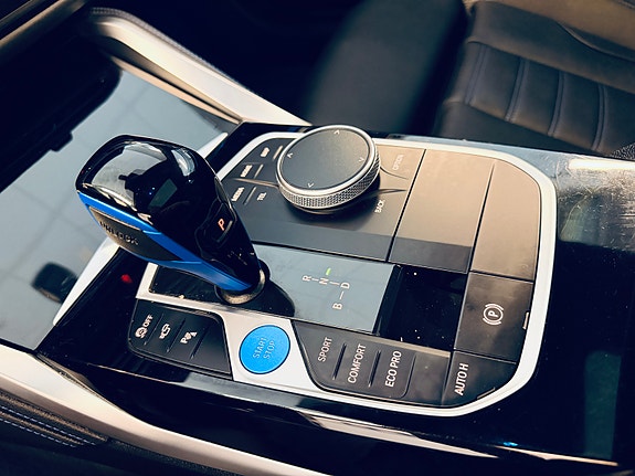 BMW i4 13 of 30