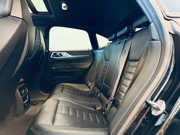 BMW i4 25 of 30