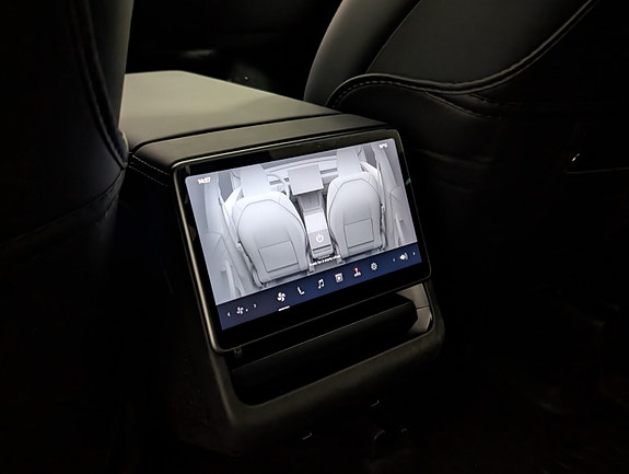 Tesla Model Y 21 of 25