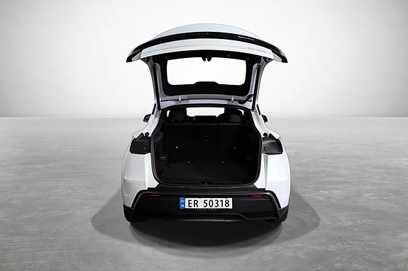 Tesla Model Y 7 of 25
