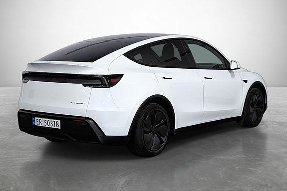 Tesla Model Y 6 of 25