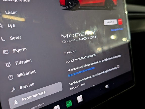 Tesla Model Y 16 of 25