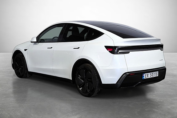 Tesla Model Y 9 of 25