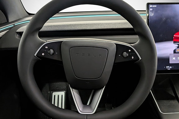 Tesla Model Y 13 of 25