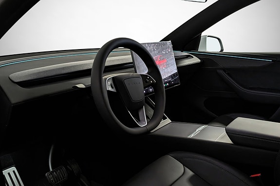 Tesla Model Y 12 of 25