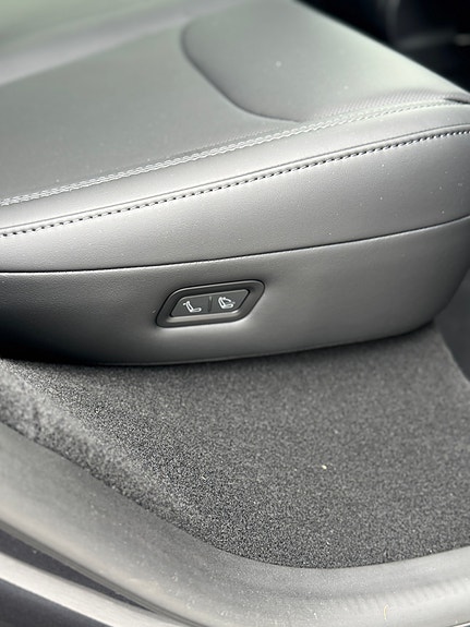 Tesla Model Y 15 of 30