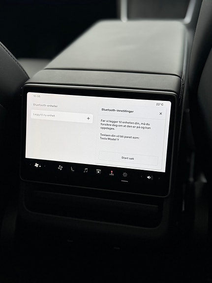 Tesla Model Y 22 of 30