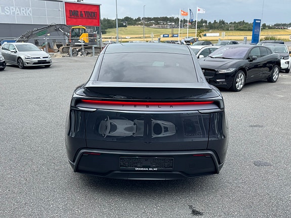 Tesla Model Y 30 of 30