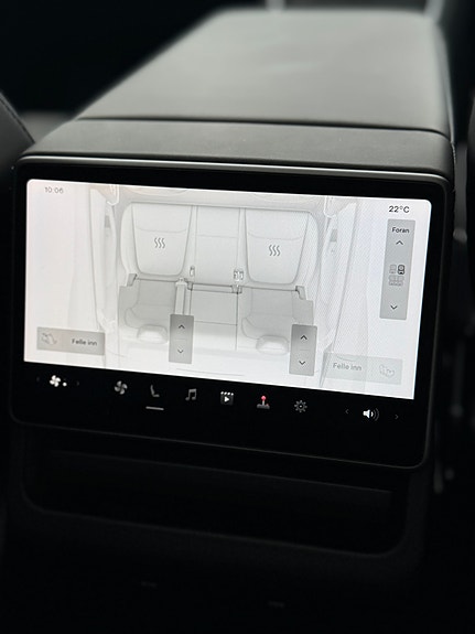 Tesla Model Y 17 of 30