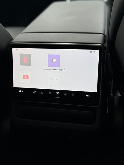 Tesla Model Y 19 of 30