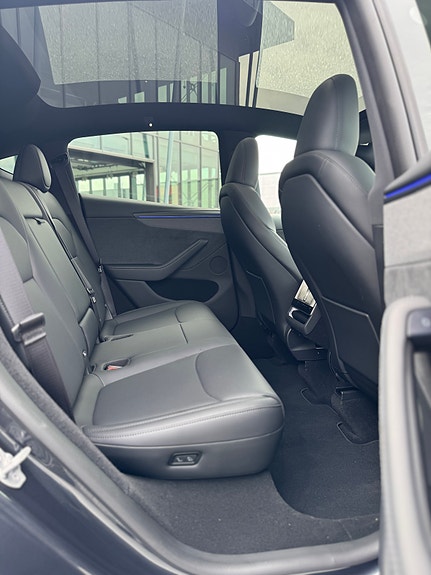 Tesla Model Y 14 of 30
