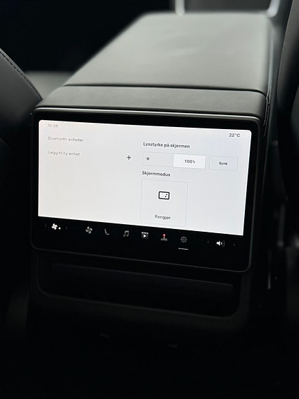 Tesla Model Y 21 of 30